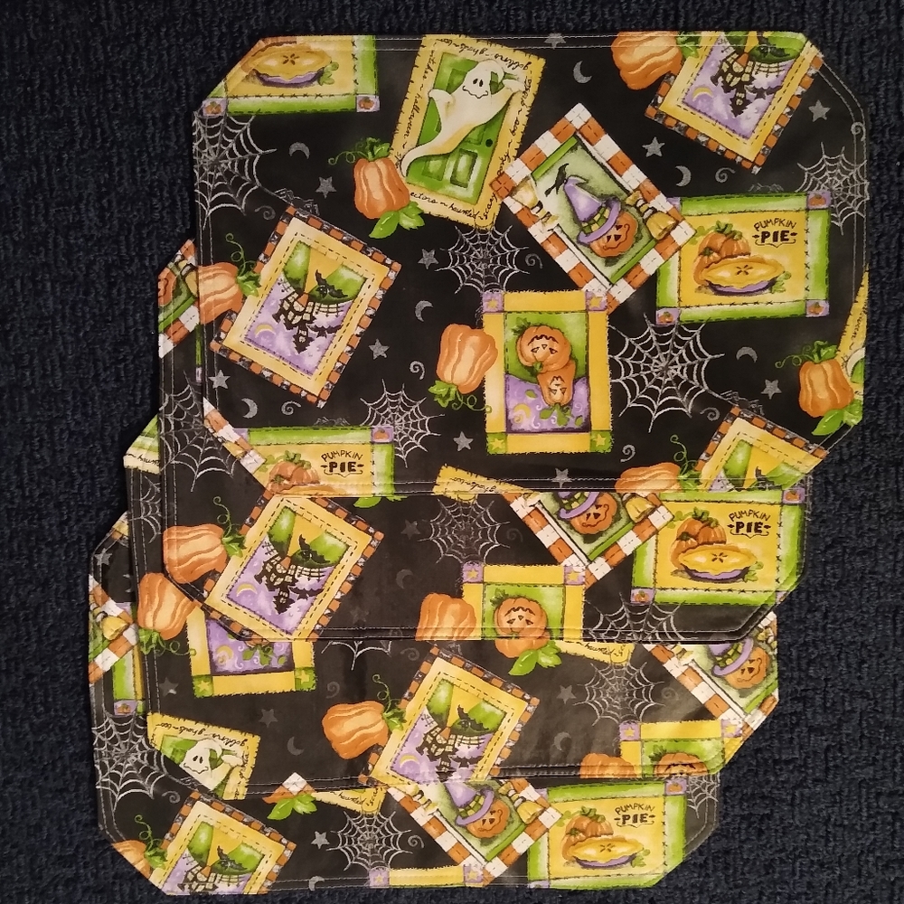 Preowned Vintage Halloween Placemats set of 4 12" x 18" Dining Table Decor